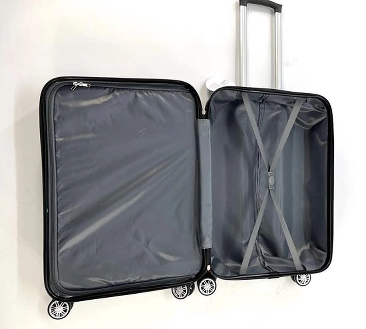 AATravel XL Reiskoffer - Trolley ABS - Met Dubbele Wielen - 76 Cm - 110 Liter - Zwart 2 AATravel XL Reiskoffer - Trolley ABS - Met Dubbele Wielen - 76 Cm - 110 Liter - Zwart - Afbeelding 2