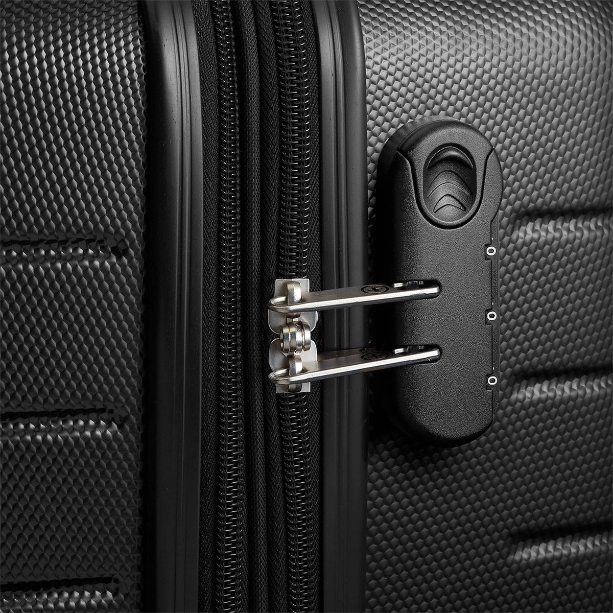 Swiss Alpine 2.0 - Reiskoffer - 67 Cm - 4 Wielen - Zwart 7 Swiss Alpine 2.0 - Reiskoffer - 67 Cm - 4 Wielen - Zwart - Afbeelding 7