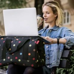 Reisenthel Allrounder M Reistas Sporttas - Maat M - 18L - Dots Zwart 17 Reisenthel Allrounder M Reistas Sporttas - Maat M - 18L - Dots Zwart -Bagage En Reistassen 1200x1200 1805