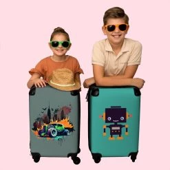 NoBoringSuitcases.com® Auto - Graffiti - New York - Groen - Koffer Kinderen - Kind - Reiskoffer Met Wielen - Koffer Jongens - Past Binnen 55x40x20 Cm En 55x35x25 Cm - Fotokoffer - Handbagagekoffer -Bagage En Reistassen 1200x1200 219