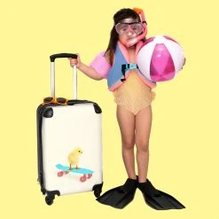 NoBoringSuitcases.com® Kinderkoffer - Trolley Op Wieltjes - Kuiken - Skateboard - Blauw - Kinderen - Dieren - Reiskoffer Kinderen - Past Binnen 55x40x20 Cm En 55x35x25 Cm - Fotokoffer 13 NoBoringSuitcases.com® Kinderkoffer - Trolley Op Wieltjes - Kuiken - Skateboard - Blauw - Kinderen - Dieren - Reiskoffer Kinderen - Past Binnen 55x40x20 Cm En 55x35x25 Cm - Fotokoffer -Bagage En Reistassen 1200x1200 866