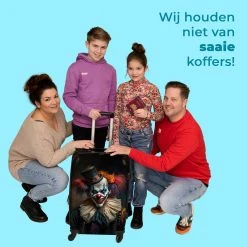 NoBoringSuitcases.com® Koffer Groot - Clown - Hoed - Kraag - Portret - Killer Clown - Trolley Koffer Met TSA-slot - Met Wielen - 90 Liter - Reiskoffer - 66 Cm -Bagage En Reistassen 1200x1200 959