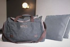 Yakfield - Reistas - Weekendtas - Kado - Dames En Heren - Canvas - Vintage Zwart Antraciet Grijs - Compact Middelgroot Model - 35 Liter Duffelbag - 5 Opbergvakken - 52x30x20 Cm -Bagage En Reistassen 1200x800 79