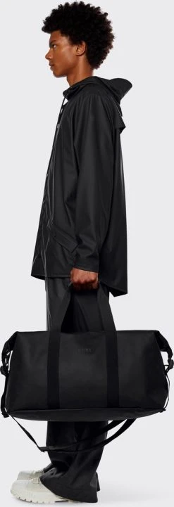 Rains Weekendtas 37 Liter - Zwart -Bagage En Reistassen 411x1200 6