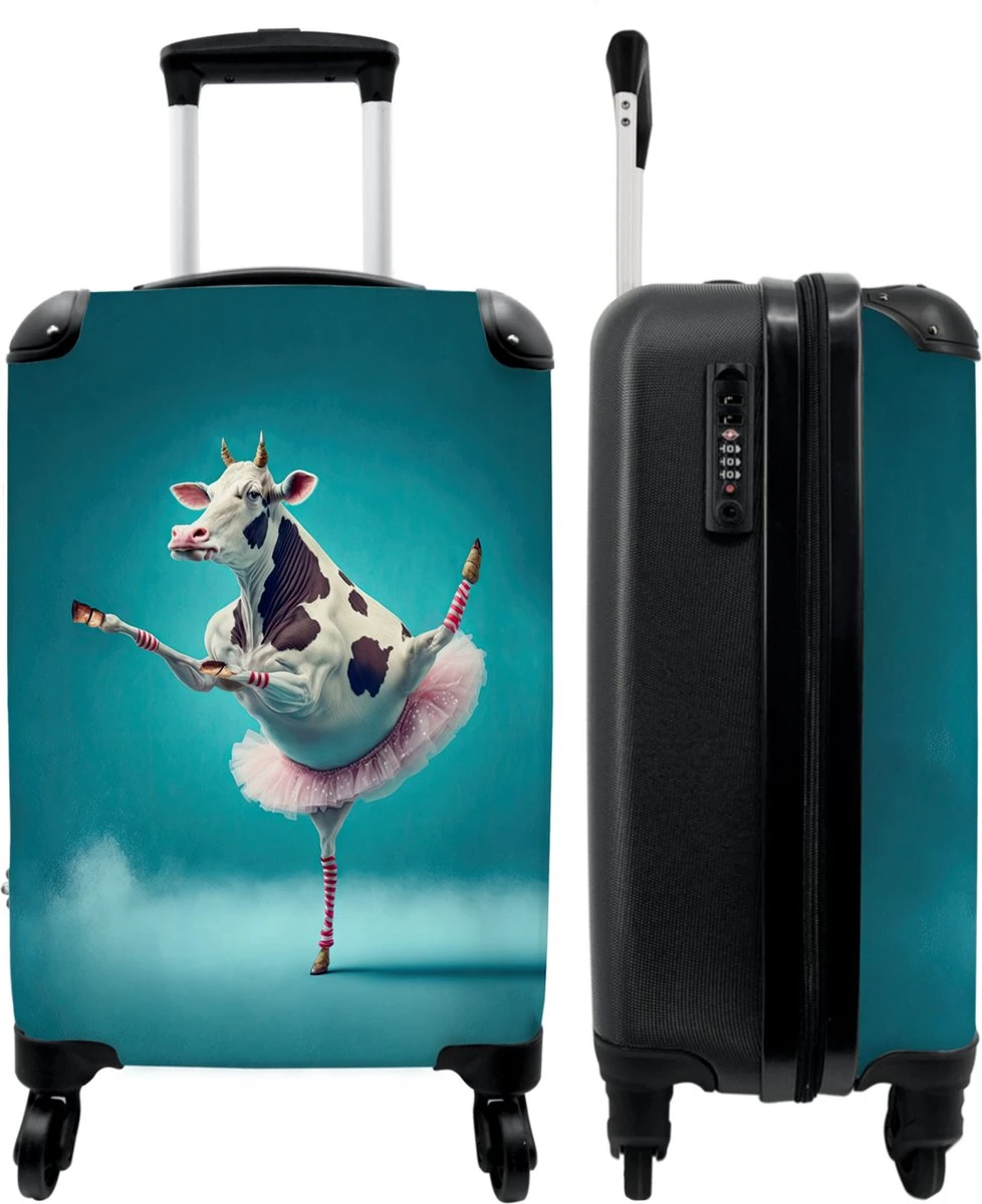 NoBoringSuitcases.com® Koffer - Koe - Ballet - Rok - Portret - Dieren - Trolley Op Wieltjes - Handbagagekoffer - Past Binnen 55x40x20 Cm En 55x35x25 Cm - Reiskoffer 1 NoBoringSuitcases.com® Koffer - Koe - Ballet - Rok - Portret - Dieren - Trolley Op Wieltjes - Handbagagekoffer - Past Binnen 55x40x20 Cm En 55x35x25 Cm - Reiskoffer